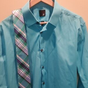 Classic Blue Dress Shirt with Crisp Fabric